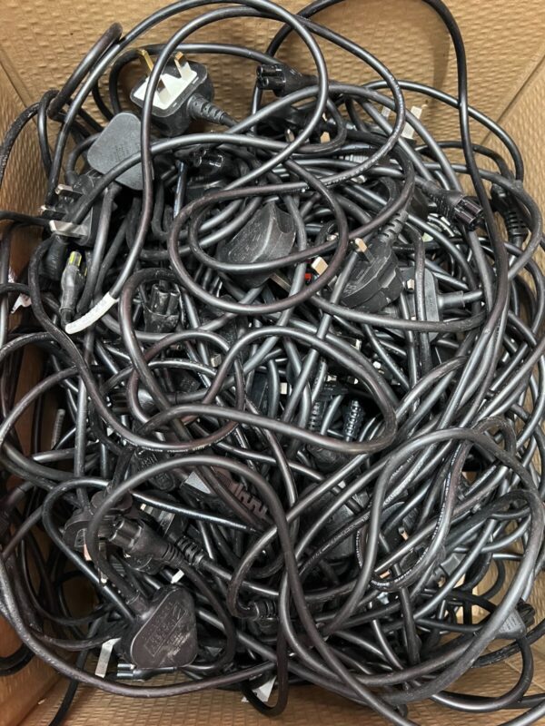 *JOB LOT* 50 x UK C5 Cloverleaf Micky Mouse Power Lead Cable for Laptops USED - Image 3