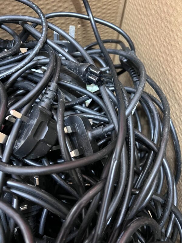 *JOB LOT* 50 x UK C5 Cloverleaf Micky Mouse Power Lead Cable for Laptops USED - Image 5