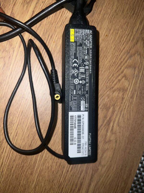 GENUINE  65W Fujitsu ADP-65MD B FPCAC163 Lifebook 19V AC ADAPTER