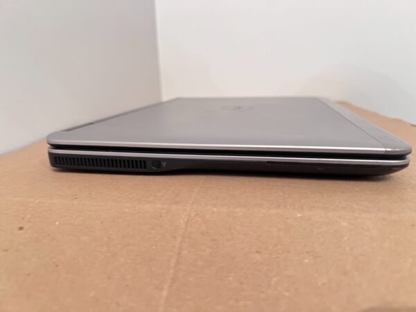DELL Latitude E7240 12" Core i7 8GB RAM 128GB SSD Win 11 - HD SCREEN - Image 6