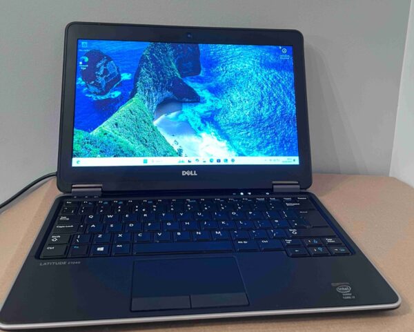 DELL Latitude E7240 12" Core i7 8GB RAM 128GB SSD Win 11 - HD SCREEN