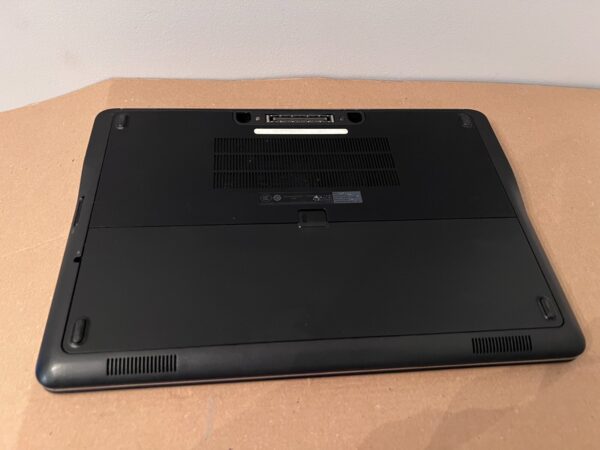 DELL Latitude E7240 12" Core i7 8GB RAM 128GB SSD Win 11 - HD SCREEN - Image 9