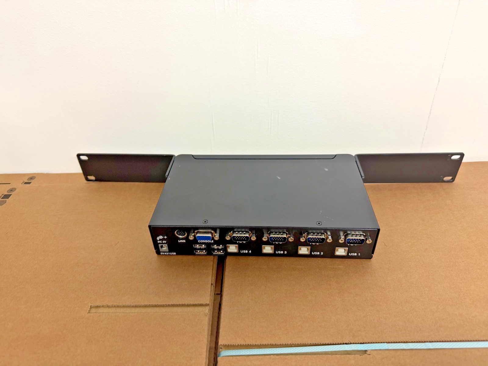 StarTech 4 Port Full HD USB 3.0 KVM Switch SV431HDU3A2 Used Condition - No PSU - Image 3