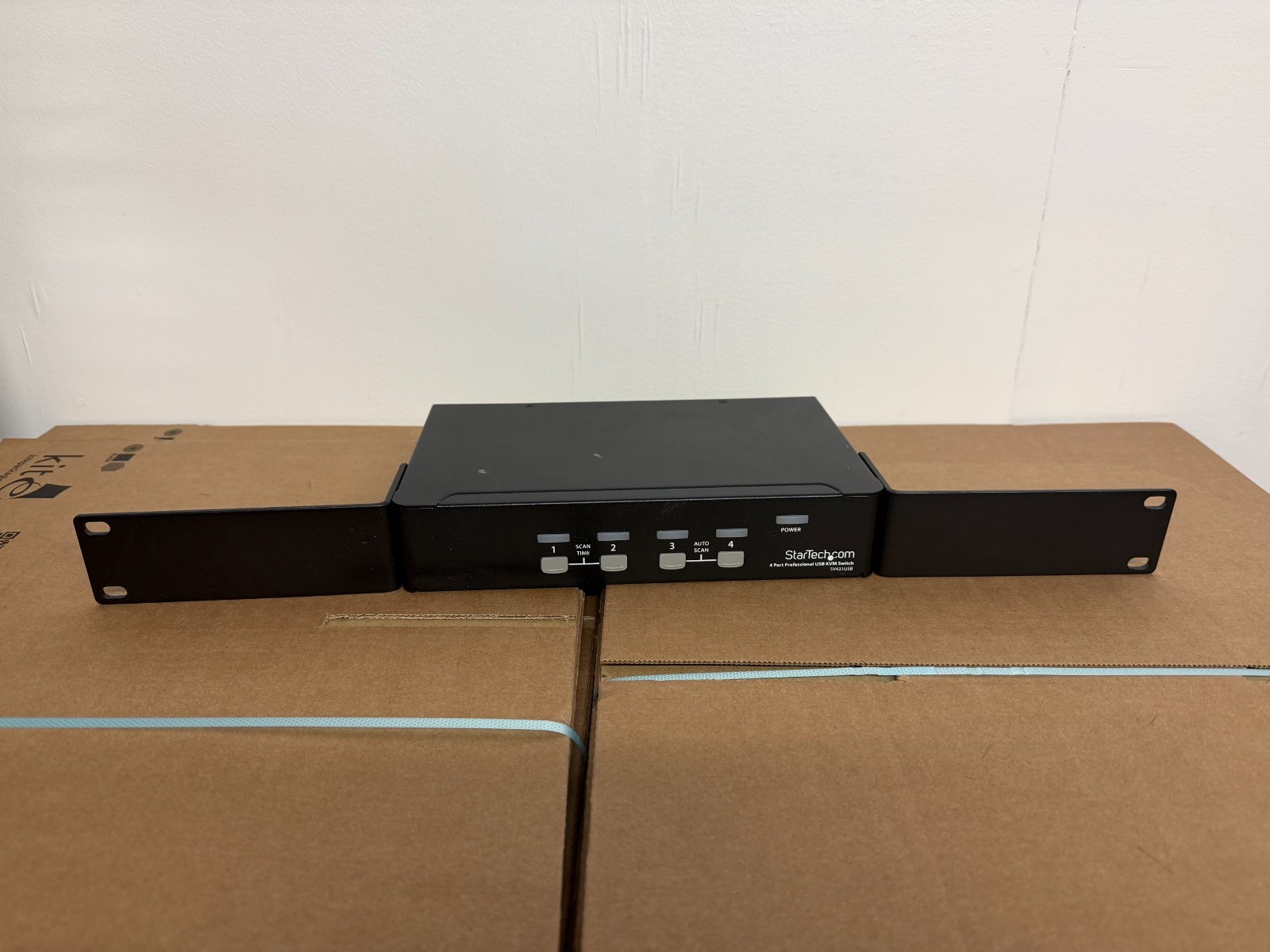 StarTech 4 Port Full HD USB 3.0 KVM Switch SV431HDU3A2 Used Condition - No PSU - Image 5