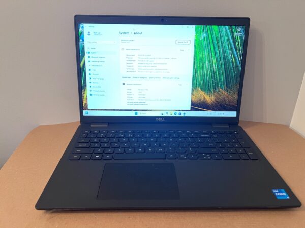 Dell Latitude 3520 FHD 15.6" i5-1135G7 Quad Core 16GB 256GB Windows 11 Laptop